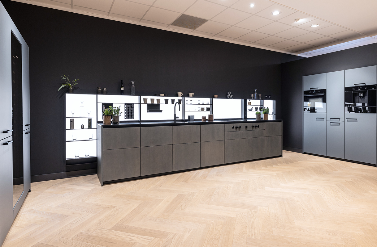 next125 NX640 - keuken met verlicht Frame-rack