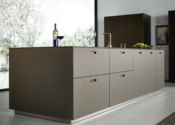 next125 keuken eiland met NX902 mat glazen fronten