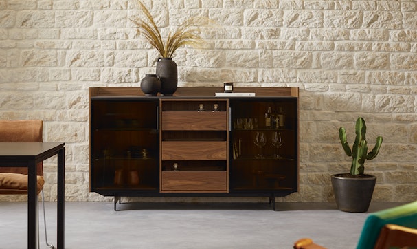 Het nieuwe next125 dressoir met glazen fronten in Ultragrijs