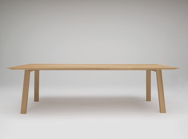 next125 tafel - eiken eettafel met schuin geplaatste poten