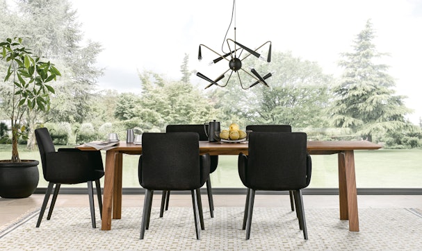 De next125 tafel is ook met stoelen te combineren.