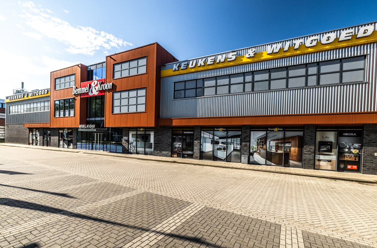 Nieuwe mega-showroom in Zoeterwoude