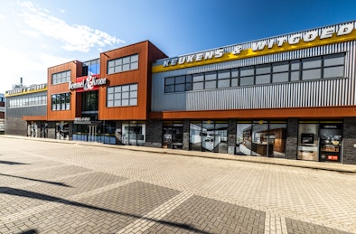 Nieuwe mega-showroom in Zoeterwoude