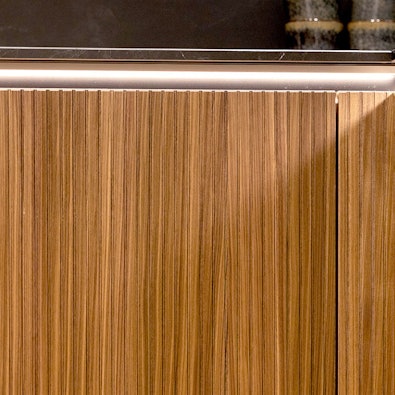 Noten natuurfront met verticale rillen