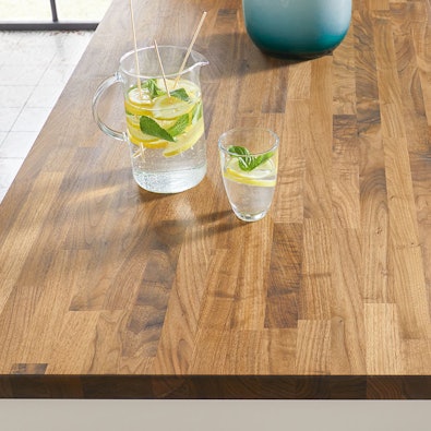 Notenhouten geoliede werkbladen