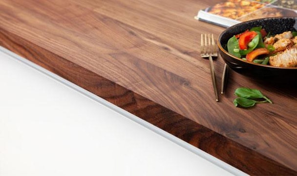 Notenhouten keukenblad met doorlopende lamellen