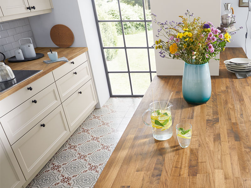 Notenhouten werkbladen.