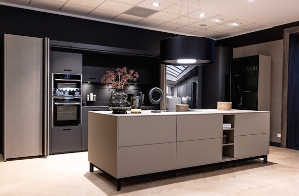 De nx510 | nx640 keuken in de showroom van Bemmel & kroon
