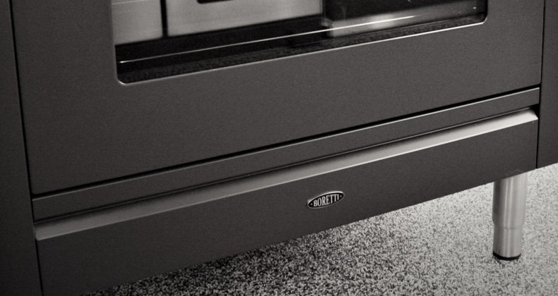 Opberglade voor kookaccessoires.