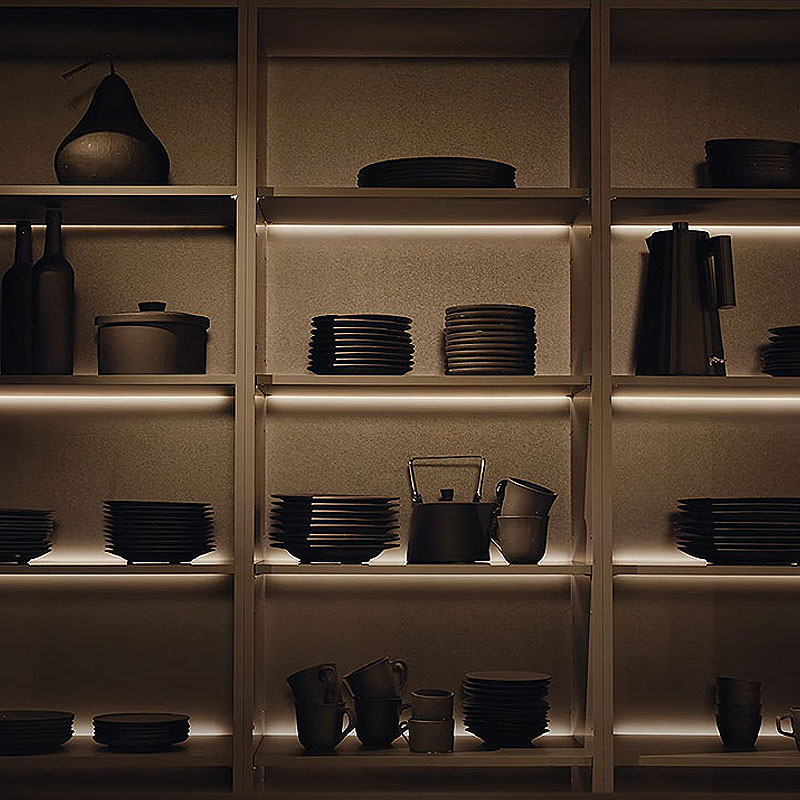 Open kasten met sfeerverlichting