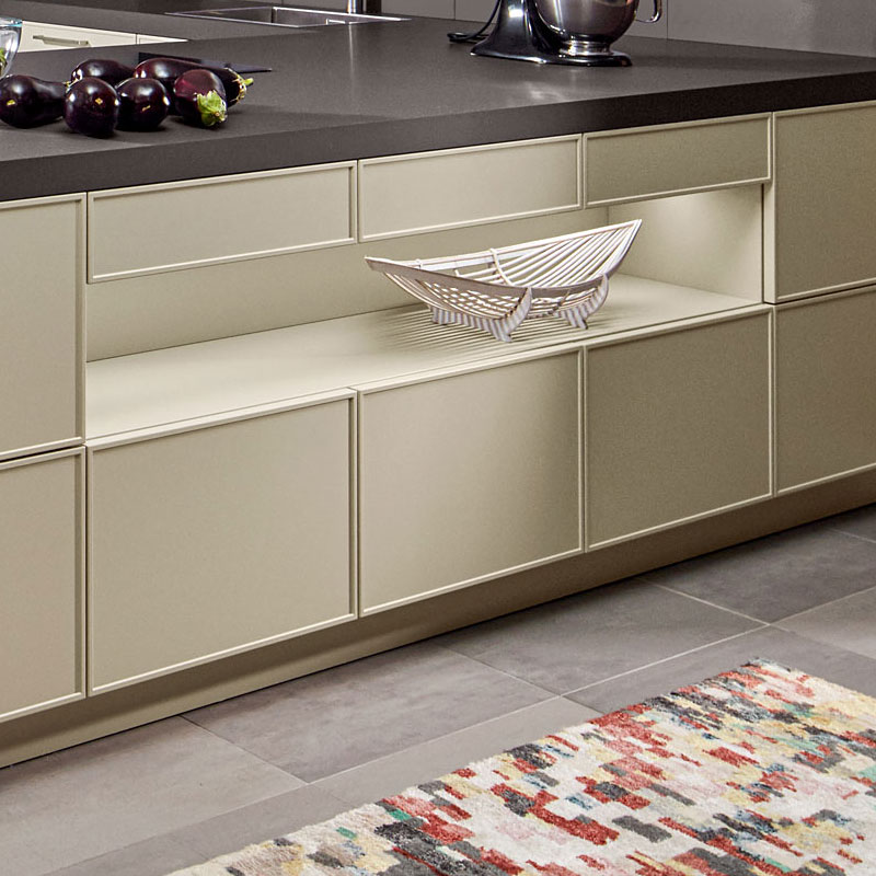 Open nis met zachte verlichting.