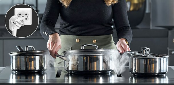 Drie dampende pannen op Opera kookplaat met afzuiging en uitvergroting van Perilex stekker