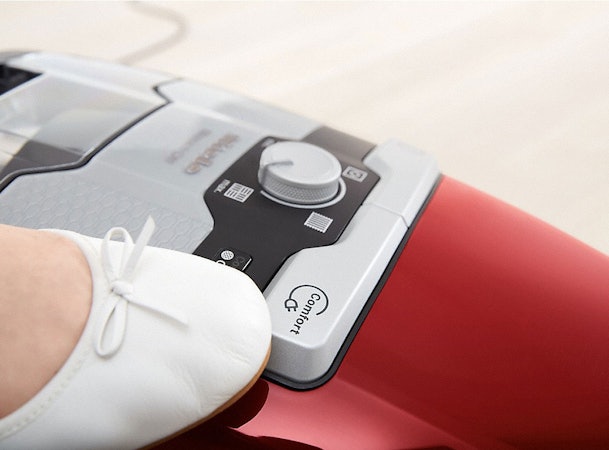 Stofzuiger snoer oprolsysteem onderhoud Miele bedieningspaneel zuigkrachtregeling comfort knop
