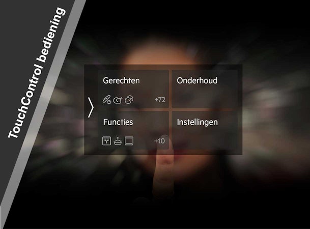 Vinger selecteert ovenfunctie op modern AEG TouchControl display