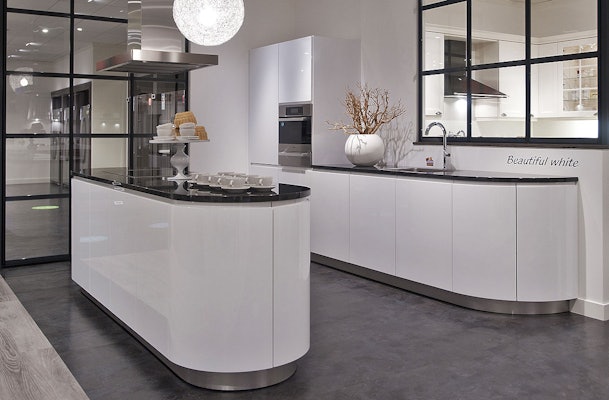 Parallel keuken met raam