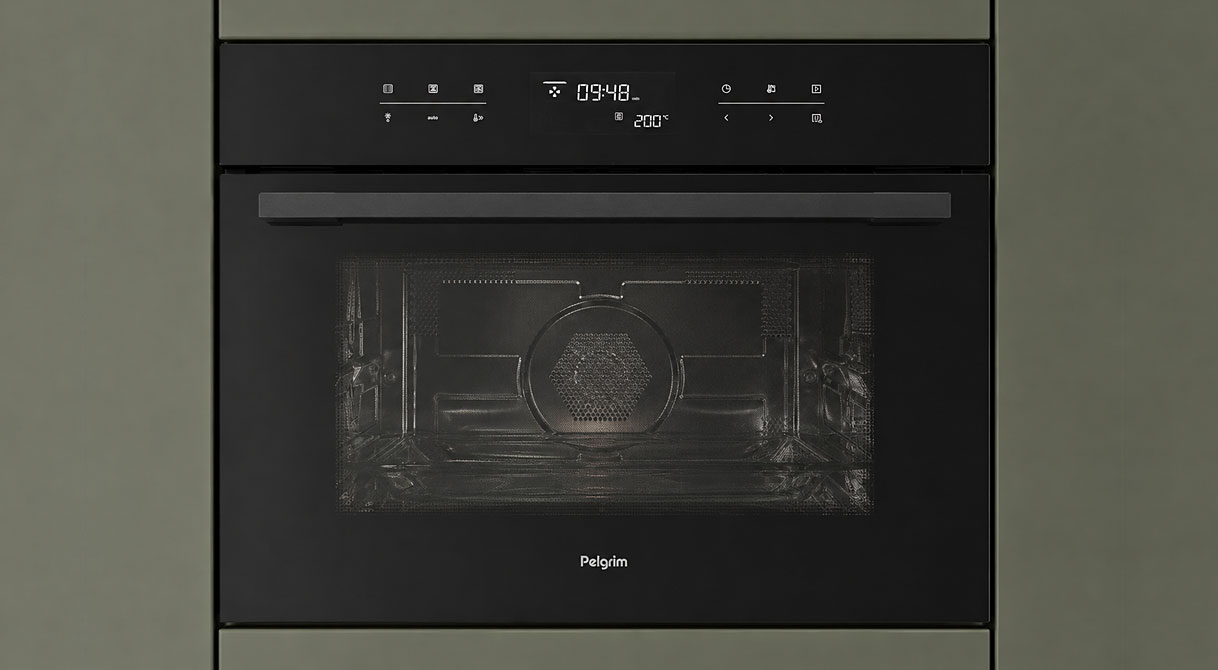 Pelgrim OM140GLS combi-magnetron met turbo-hetelucht, ingebouwd in een groene keukenkast.