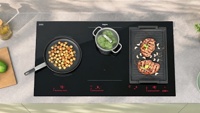 Pelgrim inductiekookplaat met koekenpan, pan broccoli en grillplaat met vlees