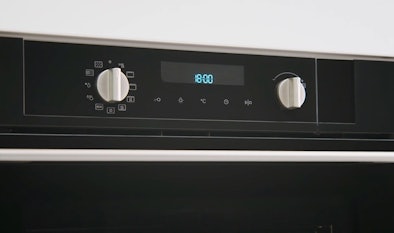 Pelgrim oven met draaiknoppen.