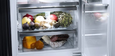 Groenten fruit en vlees in een PerfectFresh Active lade met actieve verneveling