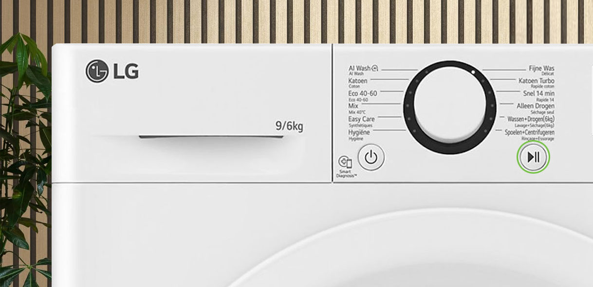 Close-up van LG wasmachine bedieningspaneel met Start/Pauze-knop en programmakeuze