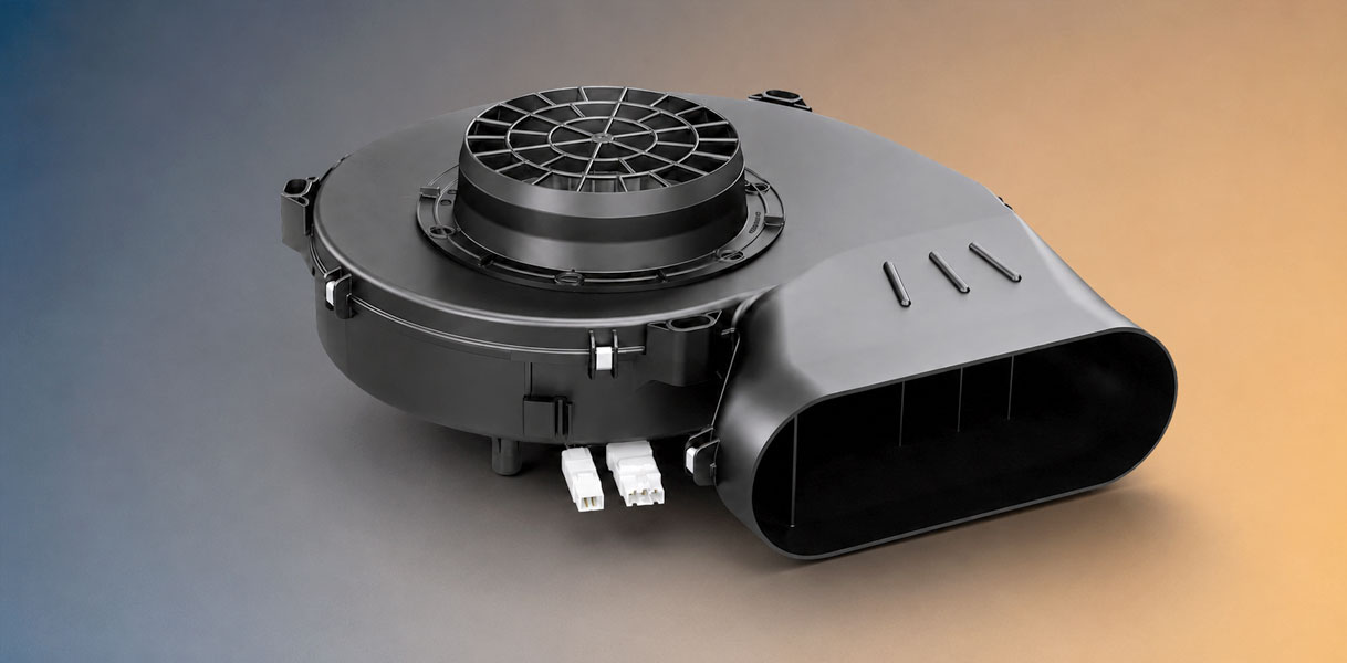 Compacte plintmotor voor een afzuigkap die in de keukenplint wordt geplaatst