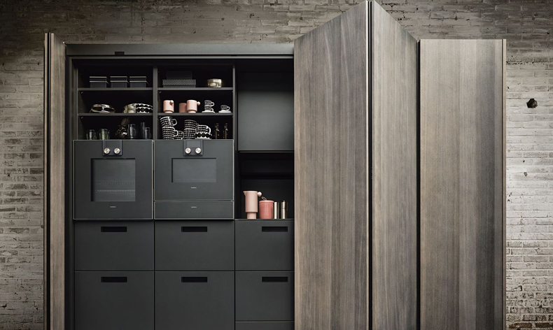 Het next125 pocketsysteem: een multifunctionele kast met schuifdeuren.