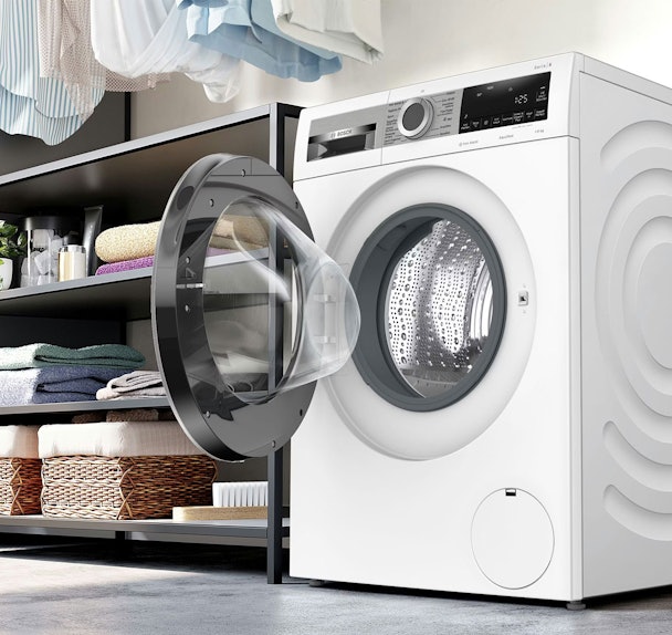 Bosch Serie 6 wasmachine met geopende deur en bedieningspaneel met programmasymboolen