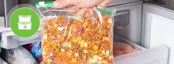 Restjes maaltijd invriezen in hersluitbare zak