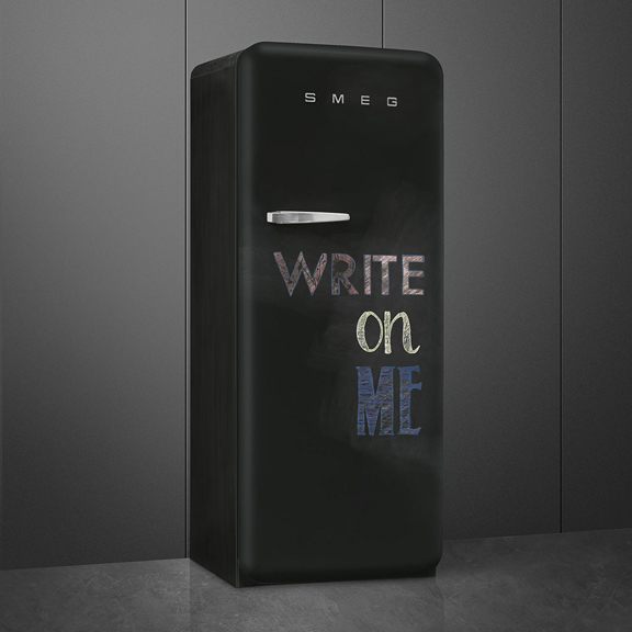 Zwarte retro koelkast