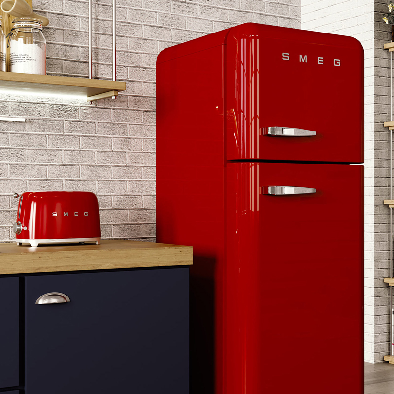 Rode keukenapparatuur.