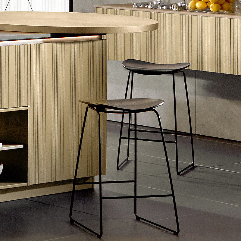 Ronde barverlenging aan keukeneiland.