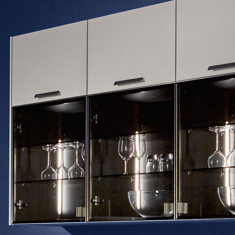 Rookglazen wandkasten met LED.