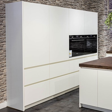 Ruime hoge wandkast