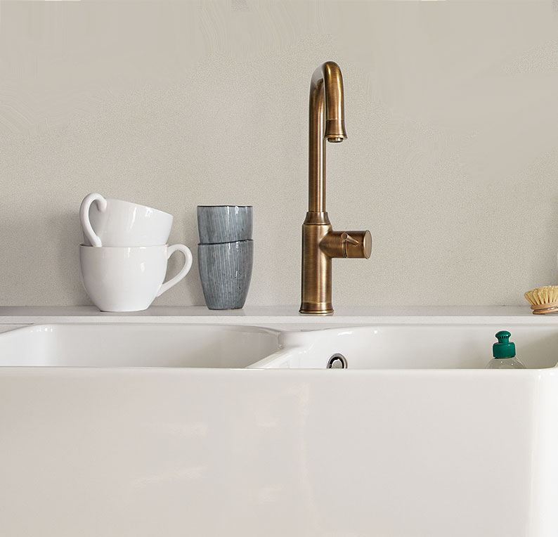 Rustieke spoelbak en nostalgische kraan