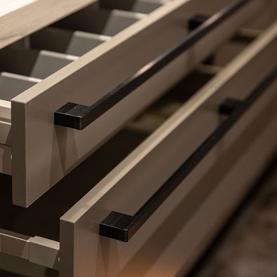 Donkere roestvrij stalen design grepen