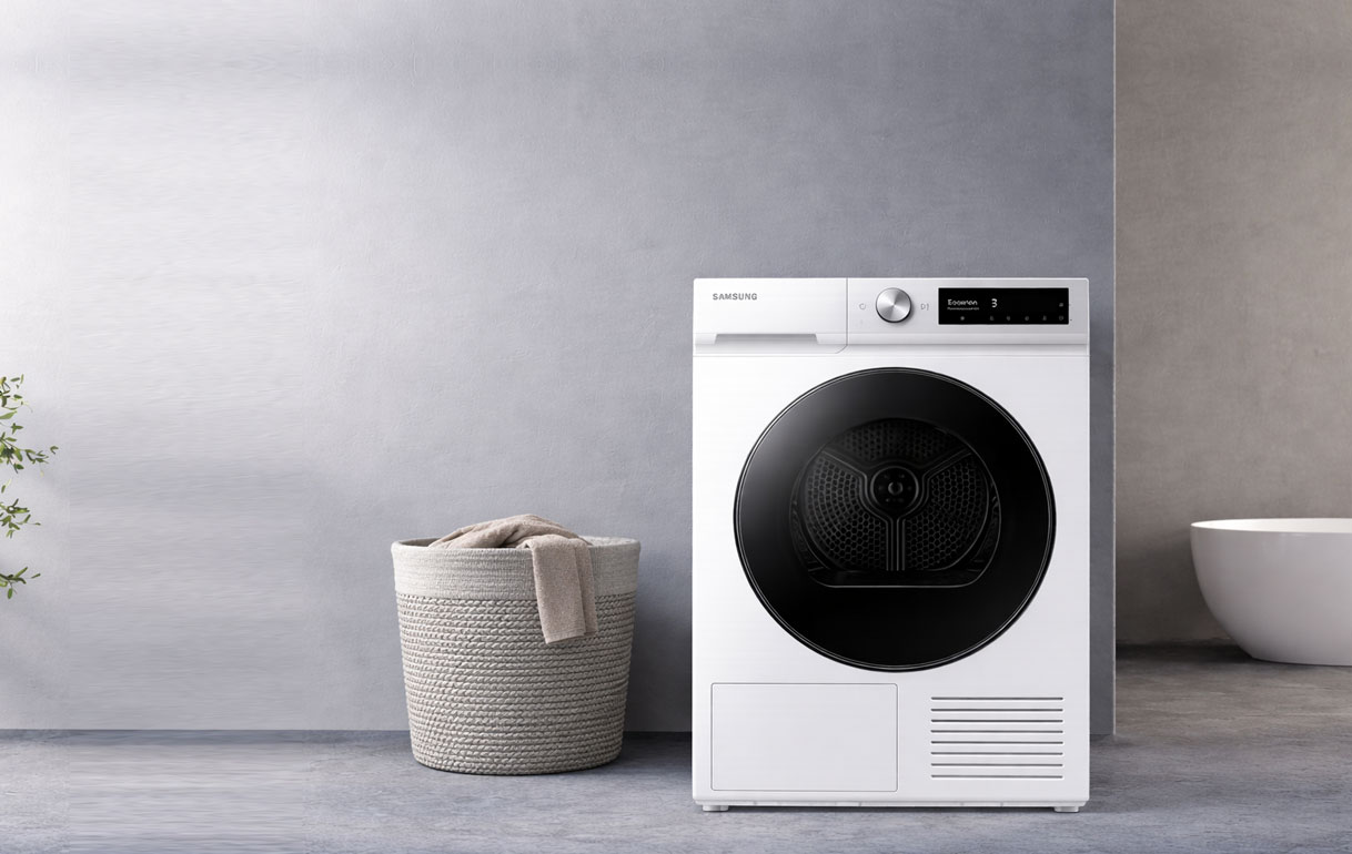 Samsung warmtepompdroger 8000-serie Bespoke in wit met grote zwarte trommel in moderne wasruimte