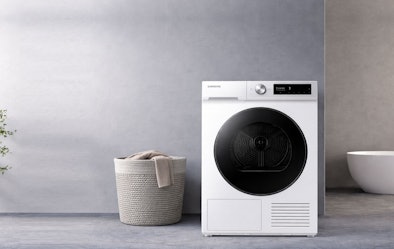 Samsung warmtepompdroger 8000-serie Bespoke in wit met grote zwarte trommel in moderne wasruimte