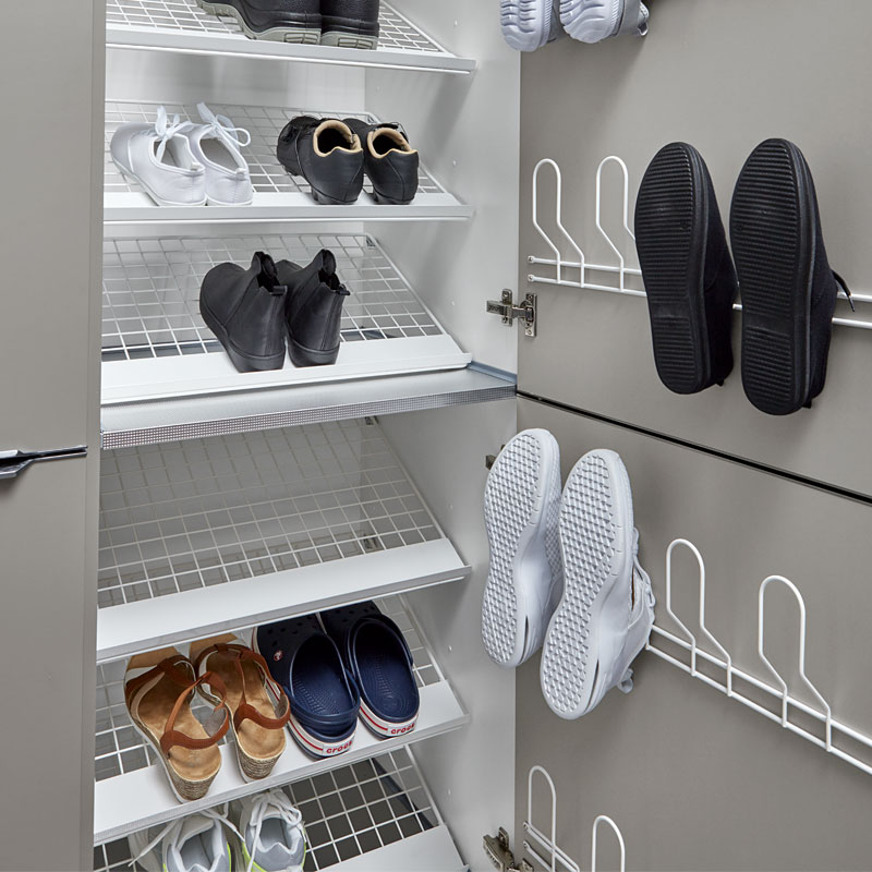 Schoenenkast met geventileerde leggers en schoenhouders