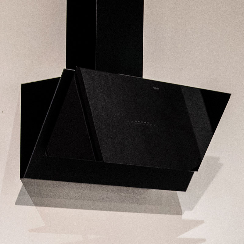 Schuine zwarte design wandschouwkap