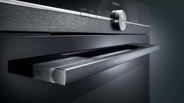 Siemens black line design oven