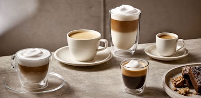 Vijf koffiespecialiteiten uit coffeeWorld gezet met een Siemens koffieautomaat die dertig favorieten bewaart