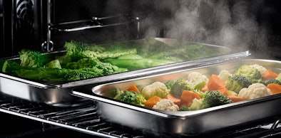 Broccoli, bloemkool en wortel garen in stoom met fullSteam in de Siemens combi-stoomoven
