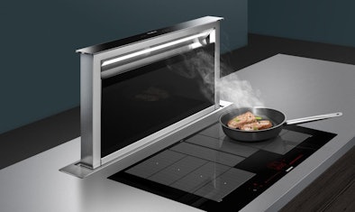 Siemens downdraft afzuigkap in aanrechtblad geïntegreerd.
