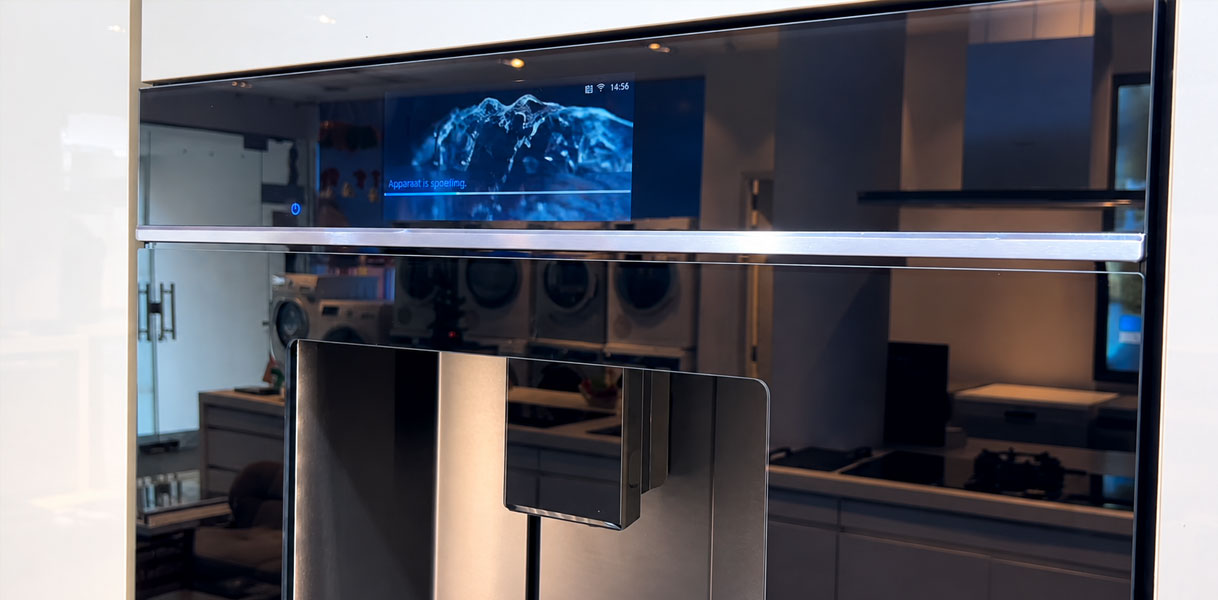 Spoelprogramma op het display van een Siemens inbouw koffieautomaat die je schoonmaakt zonder uitbouwen