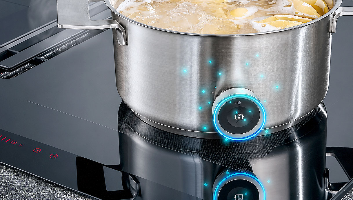Kookpan op een Siemens inductie kookplaat met lichtsignalen die de cookConnect verbinding verbeelden