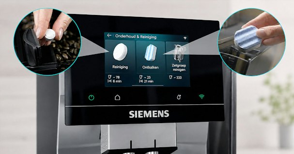 Siemens koffiemachine met onderhoudsmenu voor reiniging, ontkalking en zetgroep op het display