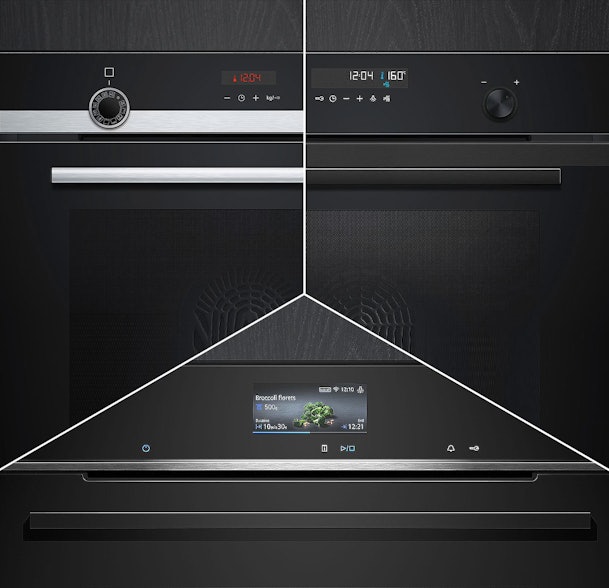 Drieluik met bedieningspanelen van Siemens ovens uit de iQ300, iQ500 en iQ700 klasse