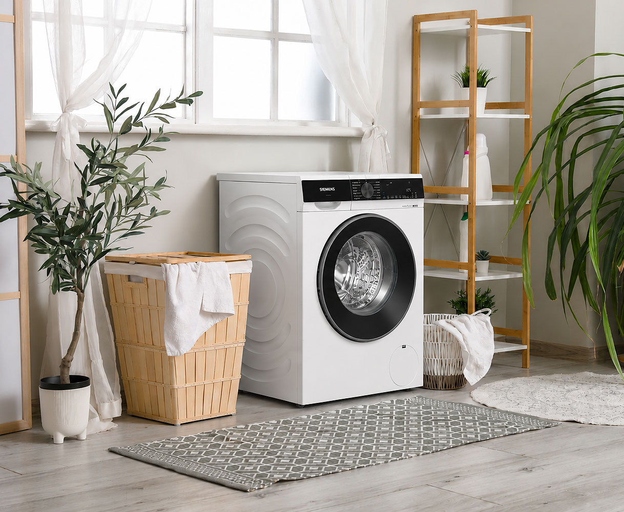 Siemens wasmachine in een moderne wasruimte met wasmand, planten en opbergrek, geschikt voor elk huishouden.