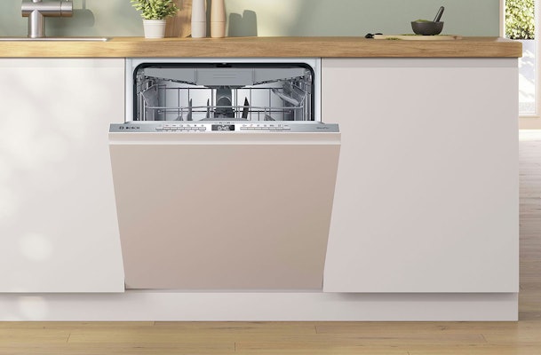 Bosch inbouw vaatwasser met sleepdeursysteem waarbij het frontpaneel omhoog schuift via geleiders bij het openen van de deur