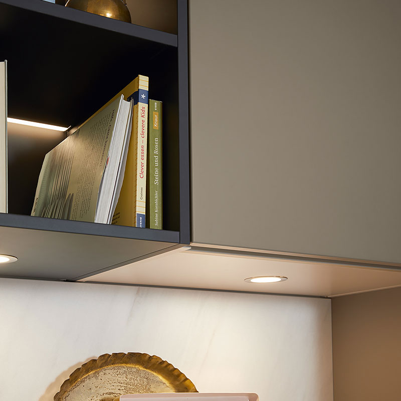 Smaakvolle bovenkastjes met werkbladverlichting